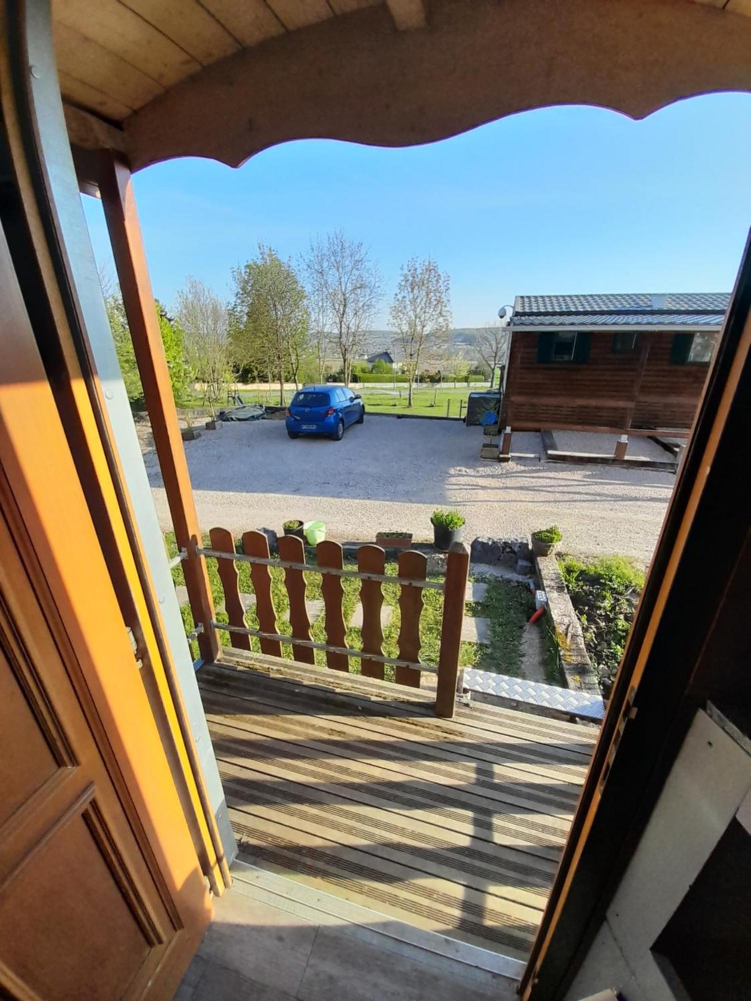 Location Type Gite, Chambre D'Hote, Meuble De Tourisme Dans Joli Petit Chalet Typique Et Ou Jolie Roulotte Type Boheme Waldighoffen Exterior photo