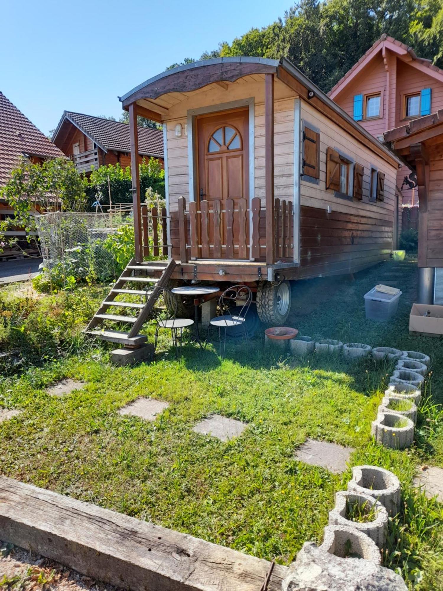 Location Type Gite, Chambre D'Hote, Meuble De Tourisme Dans Joli Petit Chalet Typique Et Ou Jolie Roulotte Type Boheme Waldighoffen Exterior photo