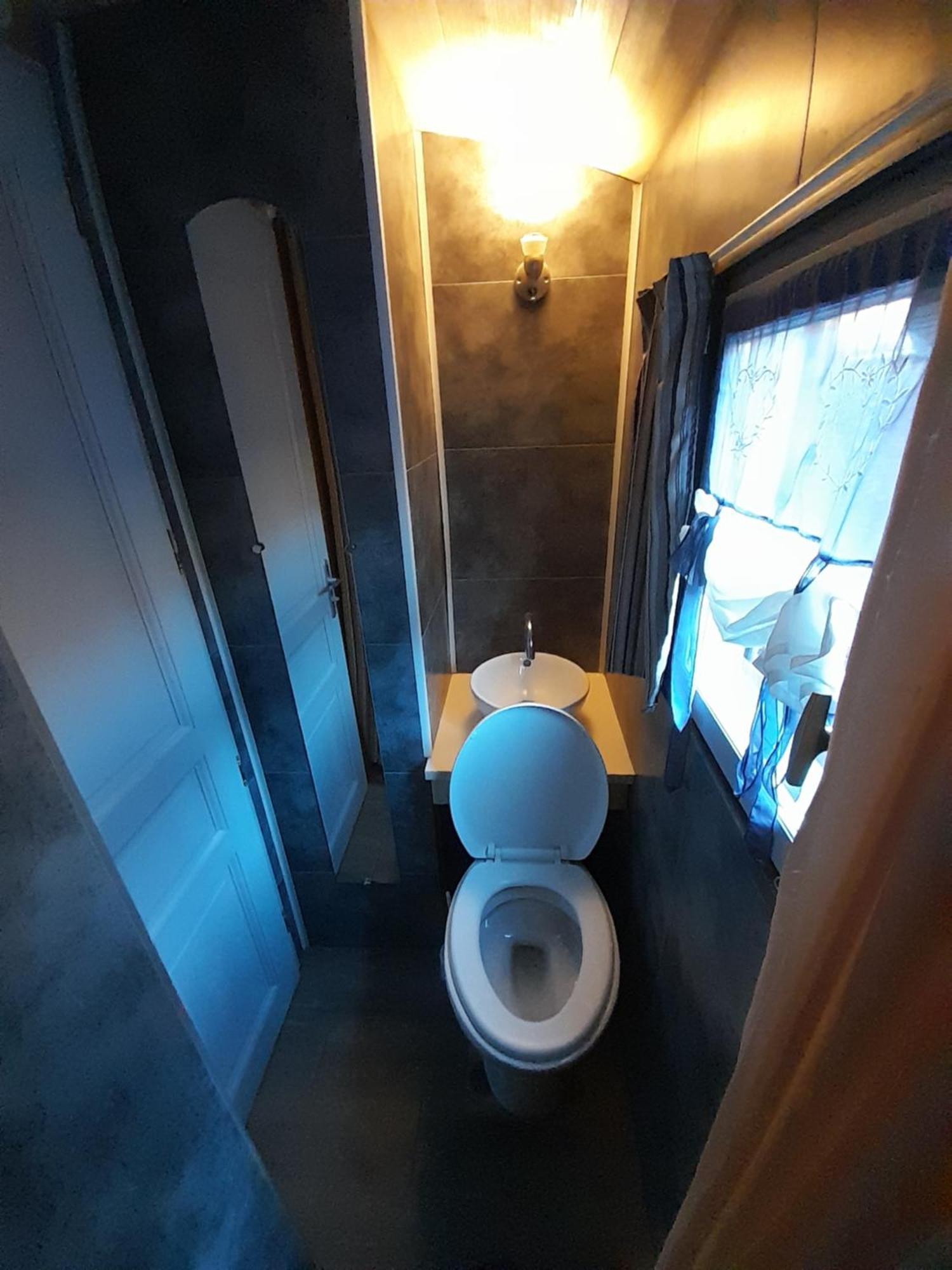 Location Type Gite, Chambre D'Hote, Meuble De Tourisme Dans Joli Petit Chalet Typique Et Ou Jolie Roulotte Type Boheme Waldighoffen Exterior photo